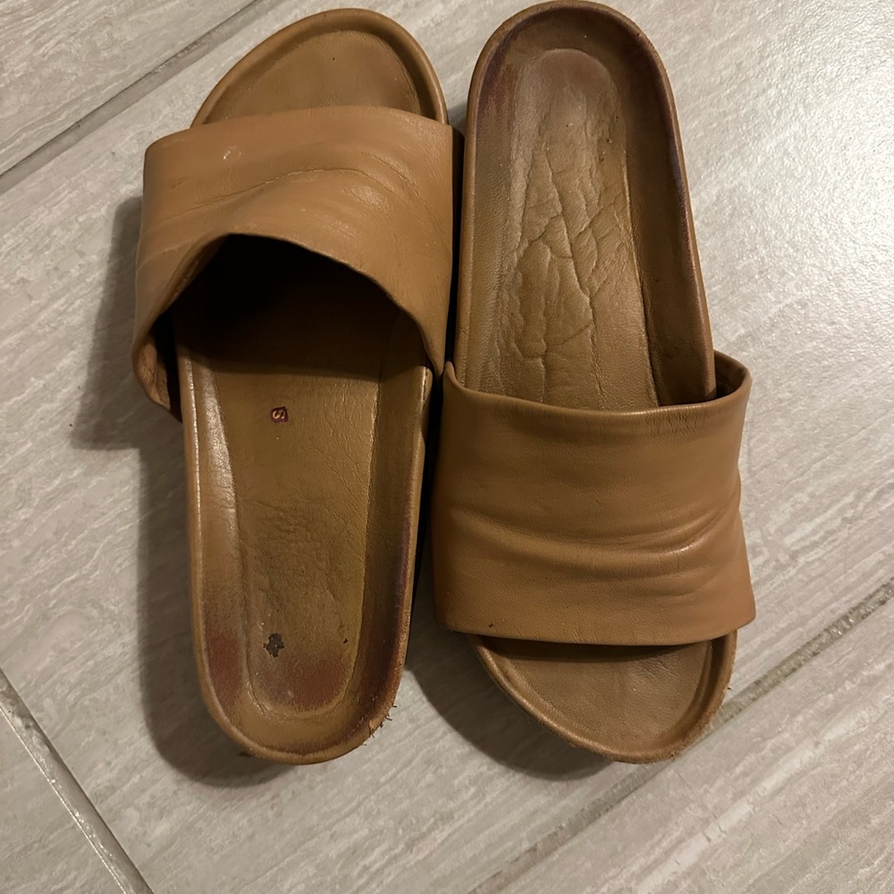Beek beeks pelican slides tan honey size 6